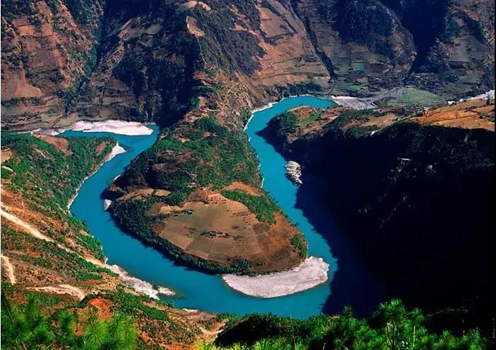 怒江美麗公路開(kāi)通，那些深藏億萬(wàn)年的美景藏不住了    怒江傳媒公司