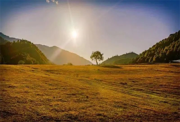 怒江會議旅游：初冬時(shí)分，沉醉于怒江的山光水色